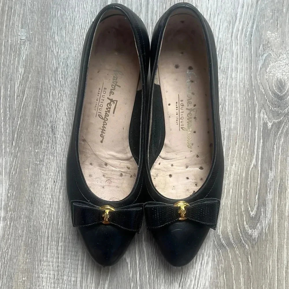 Salvatore Ferragamo Boutique Black Leather Bow Classic Pumps